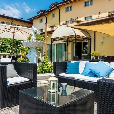 Borgo Dei Poeti Romantik Hotel Manerba del Garda Bagian luar foto