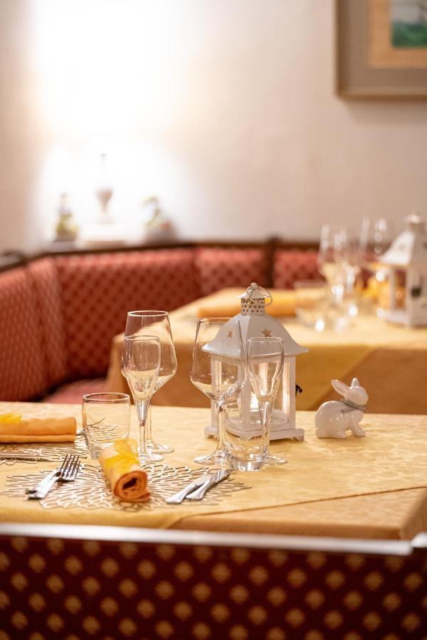 Borgo Dei Poeti Romantik Hotel Manerba del Garda Bagian luar foto