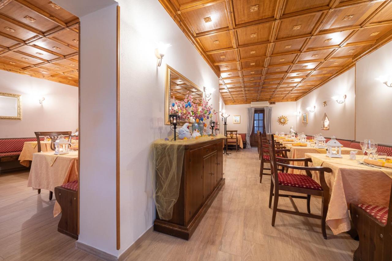 Borgo Dei Poeti Romantik Hotel Manerba del Garda Bagian luar foto