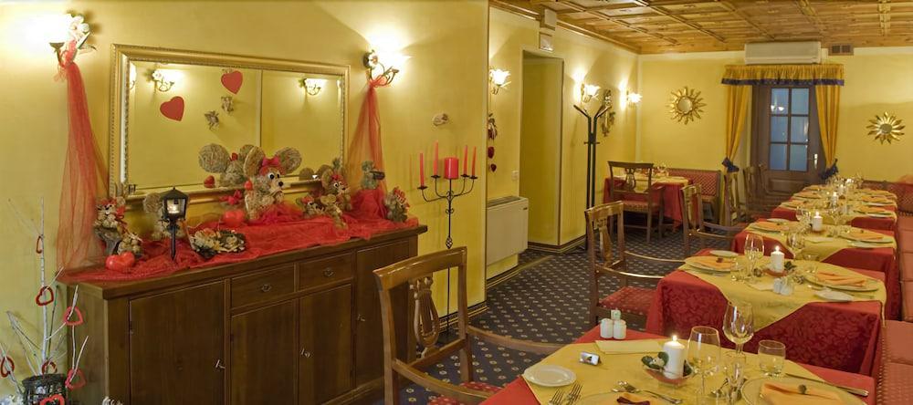 Borgo Dei Poeti Romantik Hotel Manerba del Garda Bagian luar foto