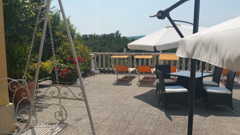 Borgo Dei Poeti Romantik Hotel Manerba del Garda Bagian luar foto