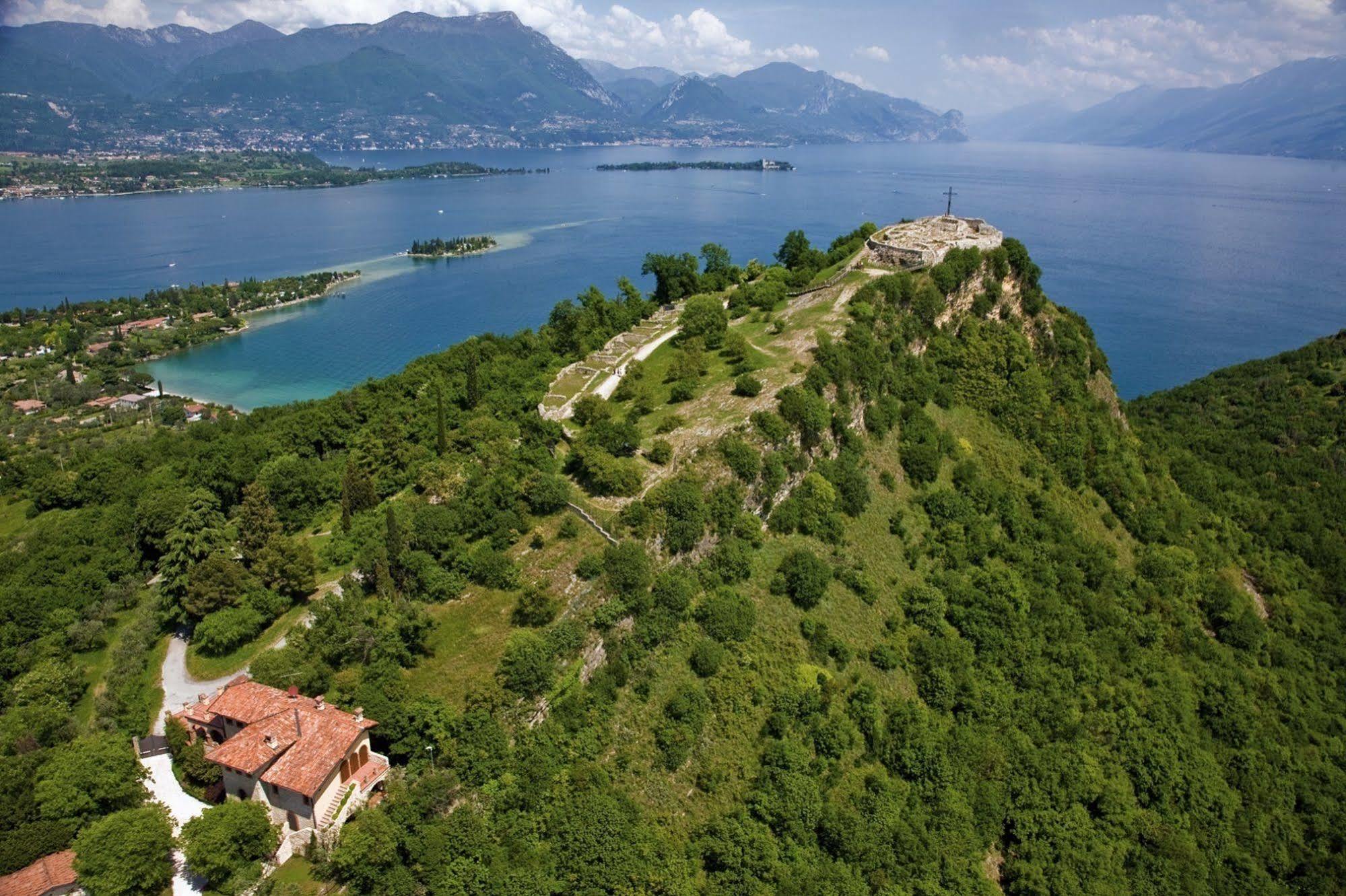 Borgo Dei Poeti Romantik Hotel Manerba del Garda Bagian luar foto