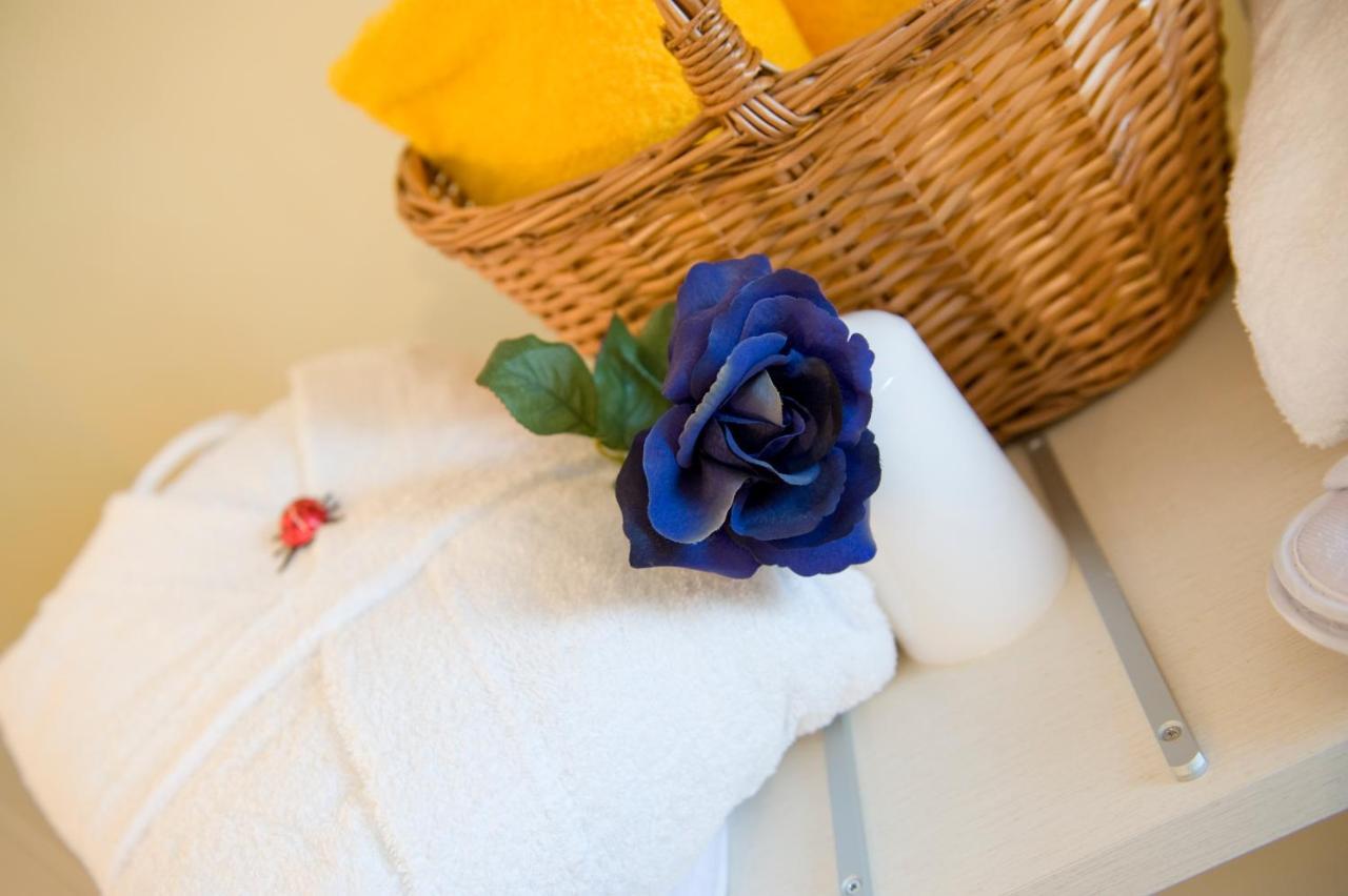 Borgo Dei Poeti Romantik Hotel Manerba del Garda Bagian luar foto
